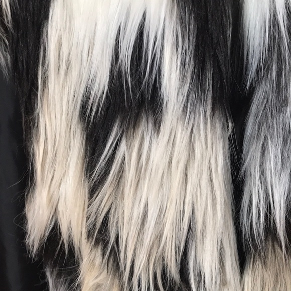 COPY - H&M  tri-color faux fur jacket .NWOT❤️ - Picture 3 of 5